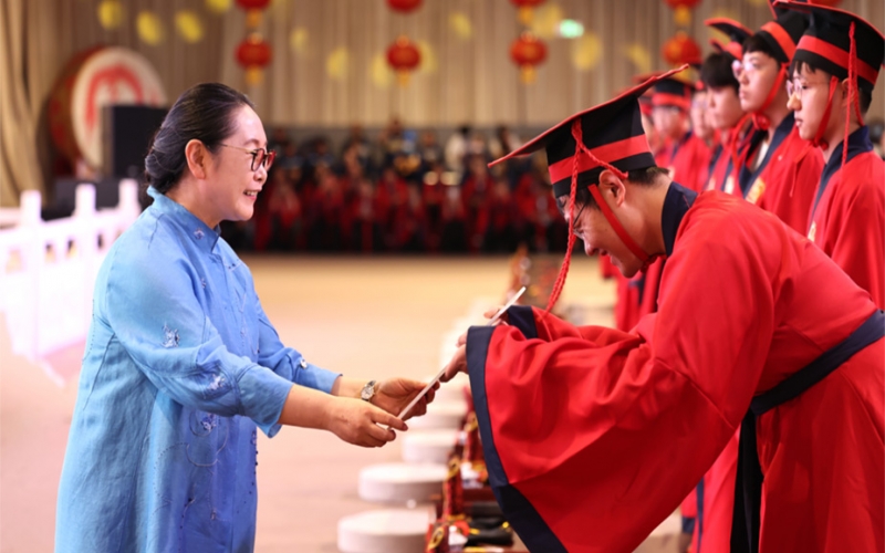 金秋揚(yáng)帆，逐夢遠(yuǎn)航！榮程學(xué)子成人禮儀式