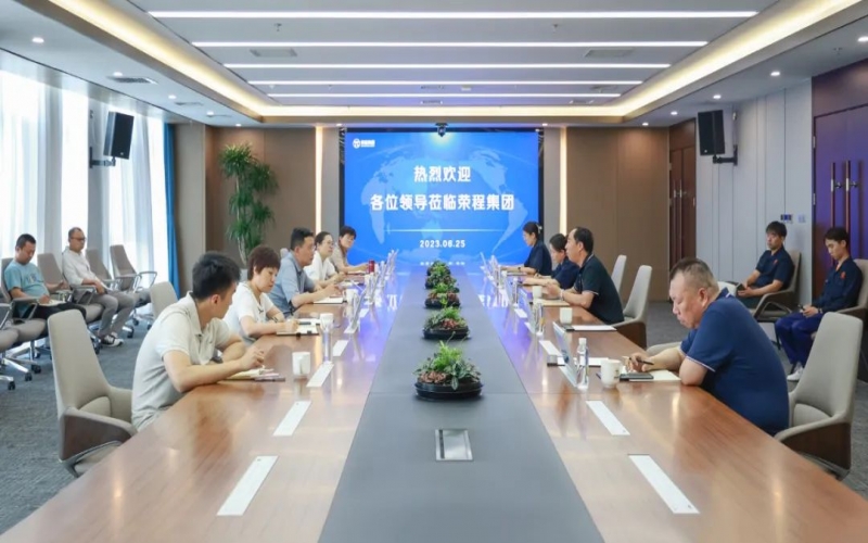 津南區(qū)副區(qū)長薛彤一行到訪榮程集團(tuán)就企業(yè)生產(chǎn)運(yùn)行、科技攻關(guān)等調(diào)研服務(wù)