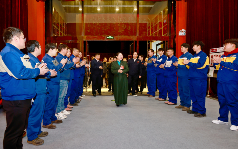 榮程集團(tuán)歡迎全國(guó)人大代表、榮程集團(tuán)董事會(huì)主席張榮華光榮履職載譽(yù)歸來