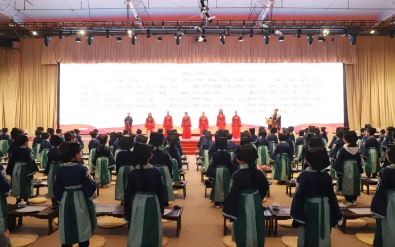 800余組家庭，近1800人，這兩場(chǎng)盛大的“開(kāi)筆禮”，讓孩子們終身難忘！