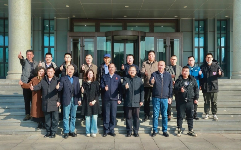 天津市鋼鐵工業(yè)協(xié)會秘書長、天津市冶金商會副會長楊勇一行到榮程集團(tuán)座談交流